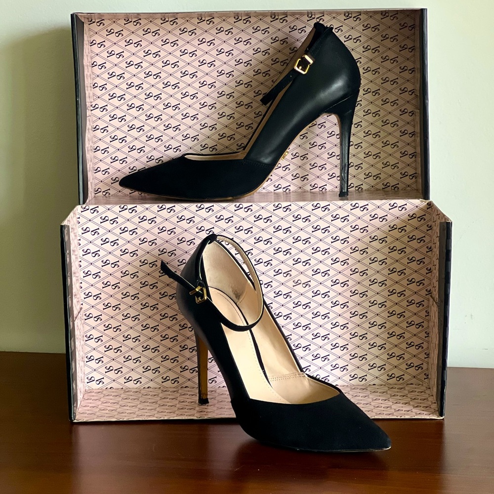 Sz 9 Victoria’s Secret black leather and suede stiletto high heels w/ankle strap